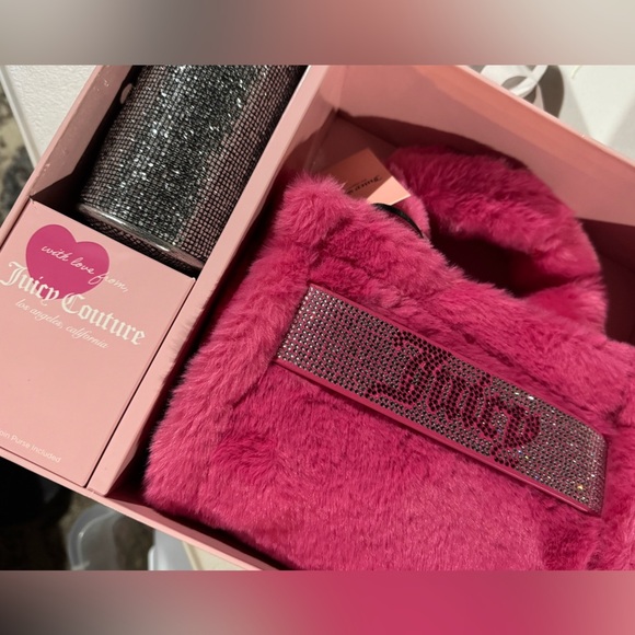 Juicy Couture Handbags - 🌷Juicy Couture Free Love Tote and Coin Purse